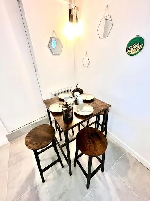 Jolie Mini Maison Lovely Tiny House Vitry-sur-Seine France